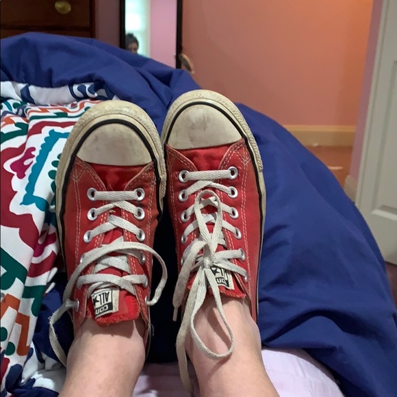 Red converse - Picture 5 of 5